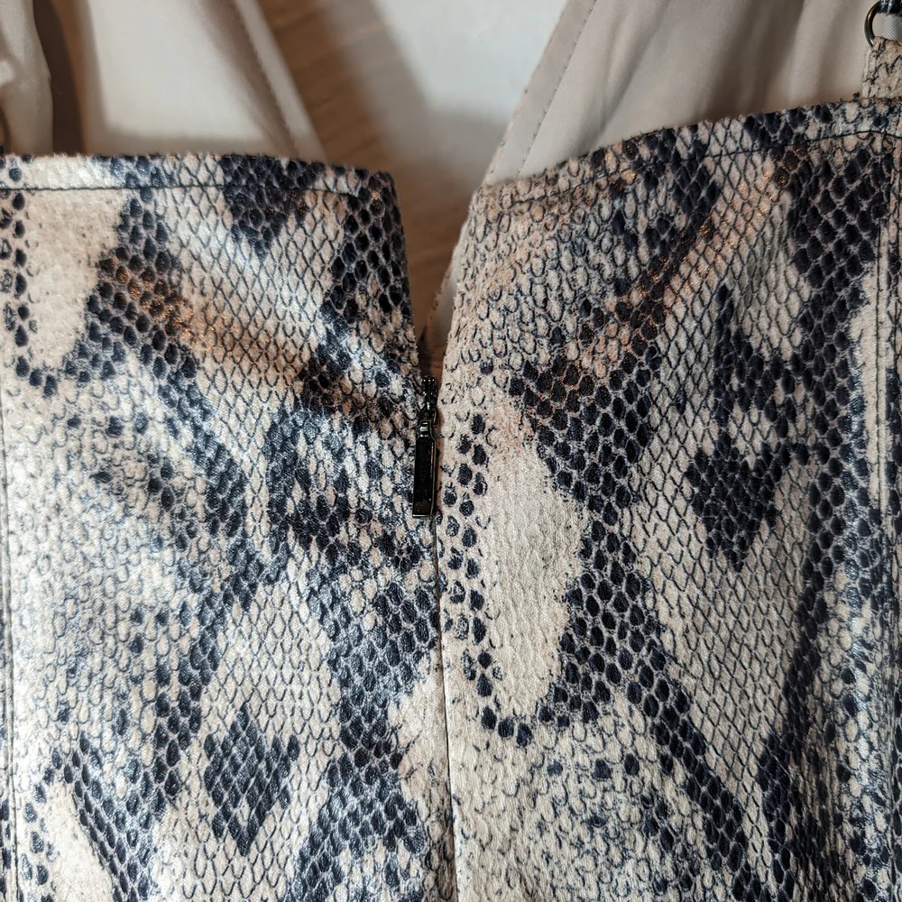 Elegant Snake Print V-Neck Dress - Picture 6 of 11